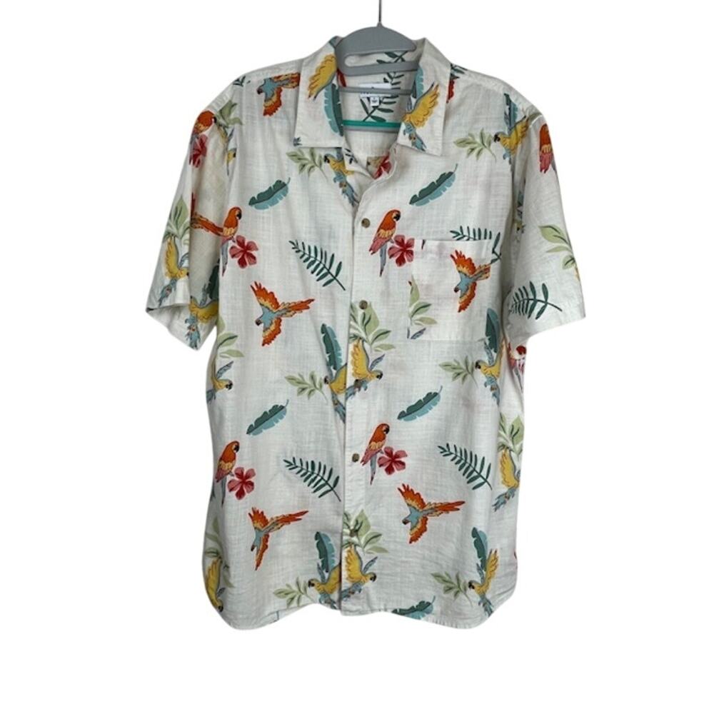 True Craft men's Hawaiian short sleeve parrot button down.